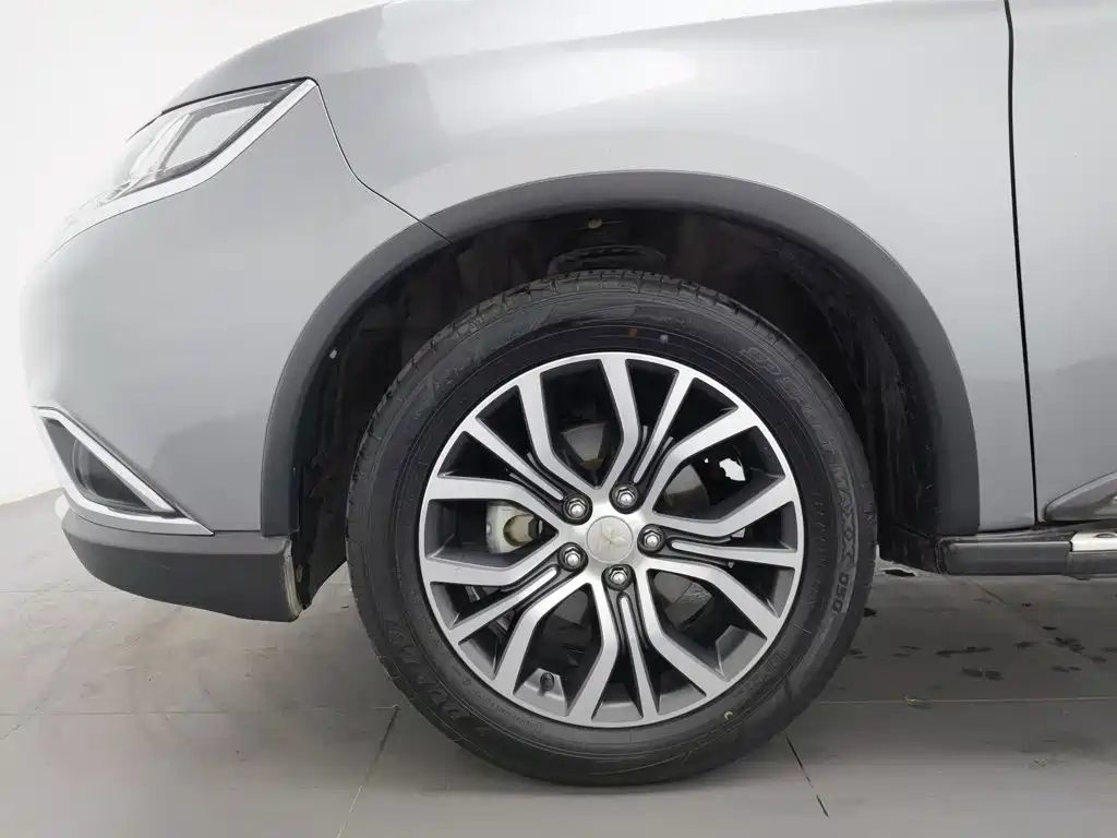 Mitsubishi Outlander — миниатюра 17