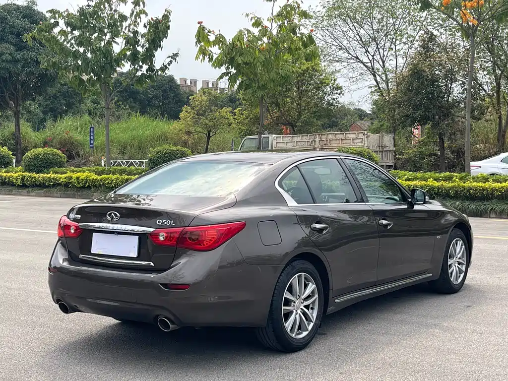 INFINITI Q50L