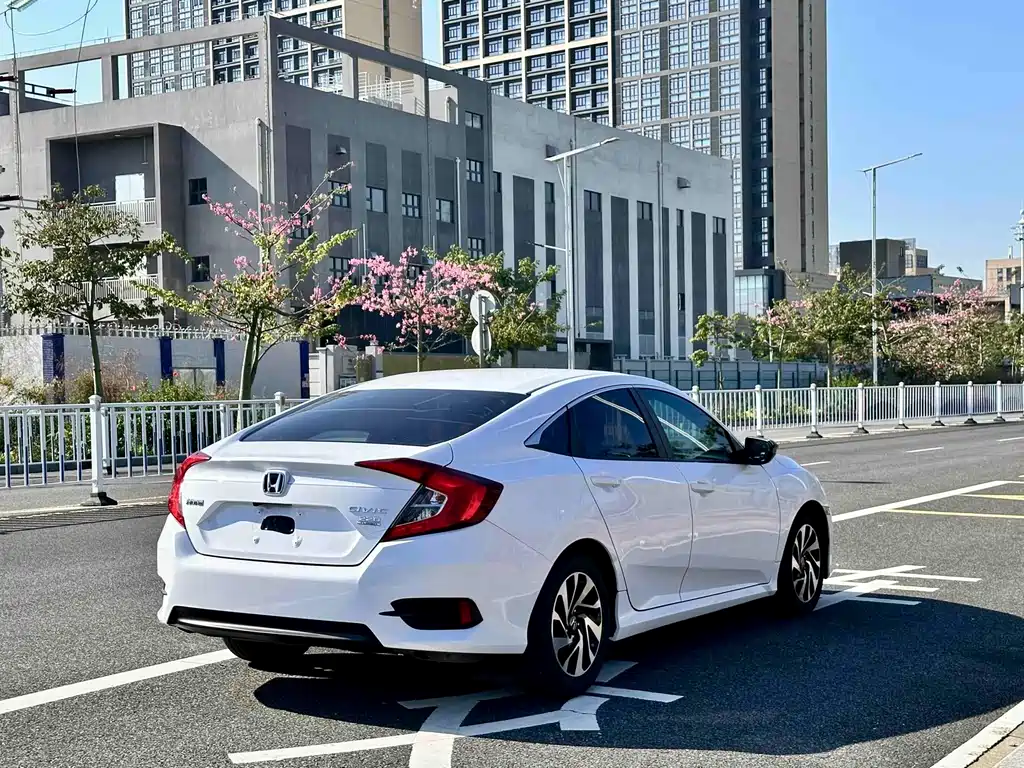 Honda Civic — миниатюра 9