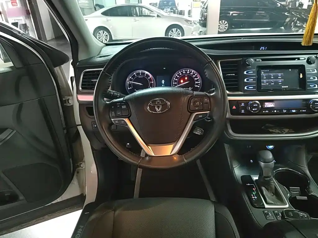 Toyota Highlander — миниатюра 11
