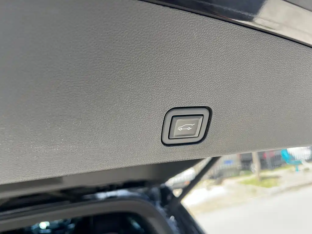 Cadillac XT6 2021 2.0T мест Luxury