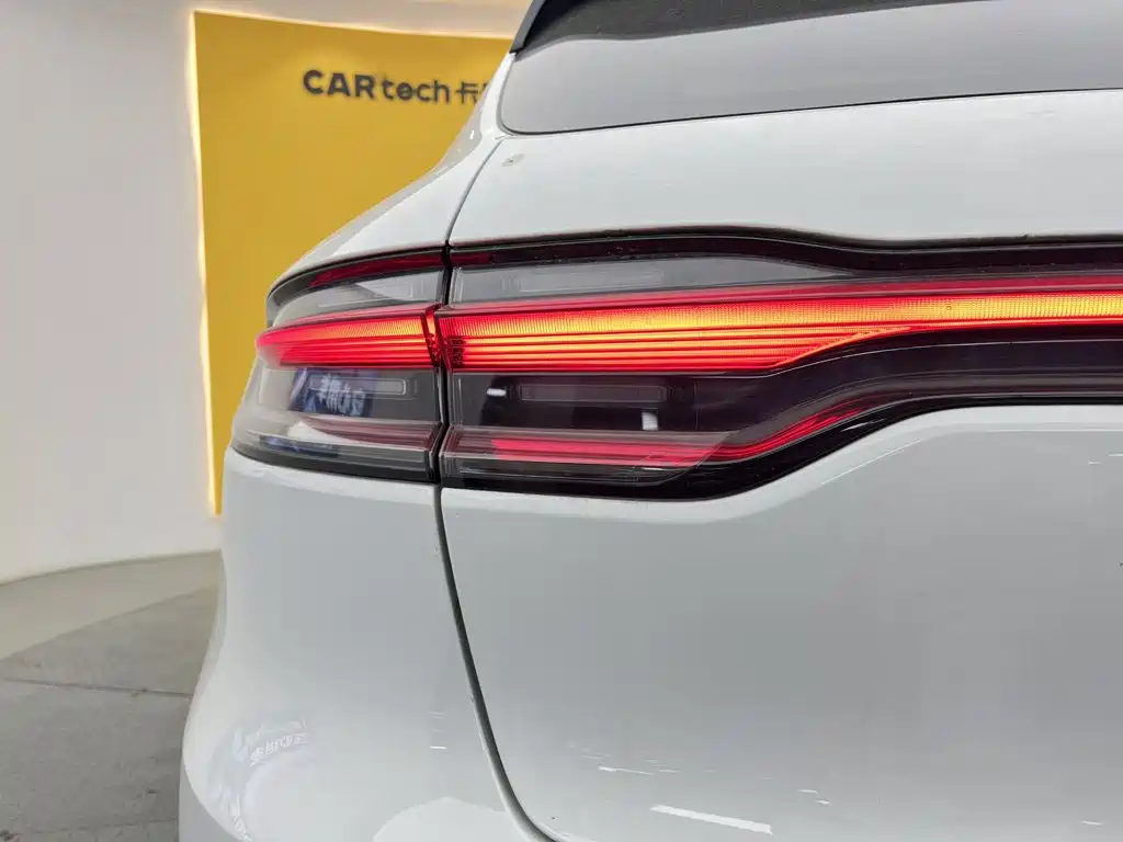 Porsche Macan — миниатюра 9