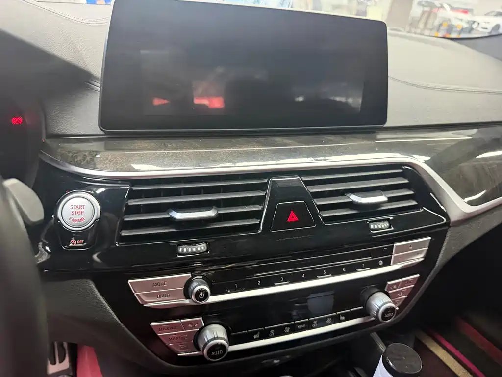 BMW 5 Series — миниатюра 8