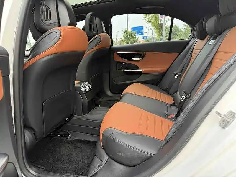 Mercedes-Benz C-Class — миниатюра 7