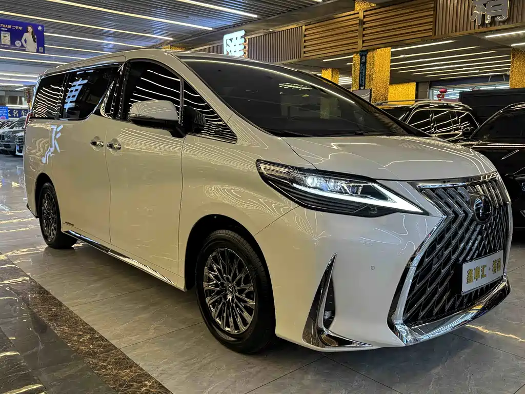 Lexus LM — миниатюра 3