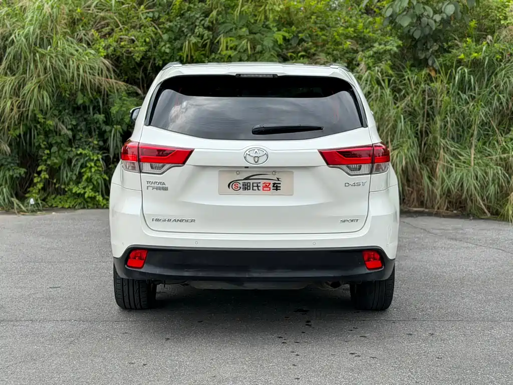 Toyota Highlander 2018 2.0T Luxury 7 мест V