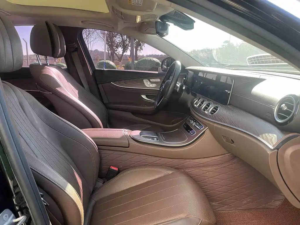 Mercedes-Benz E-Class — миниатюра 19