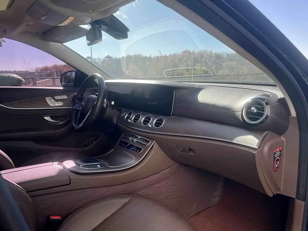 Mercedes-Benz E-Class — миниатюра 16