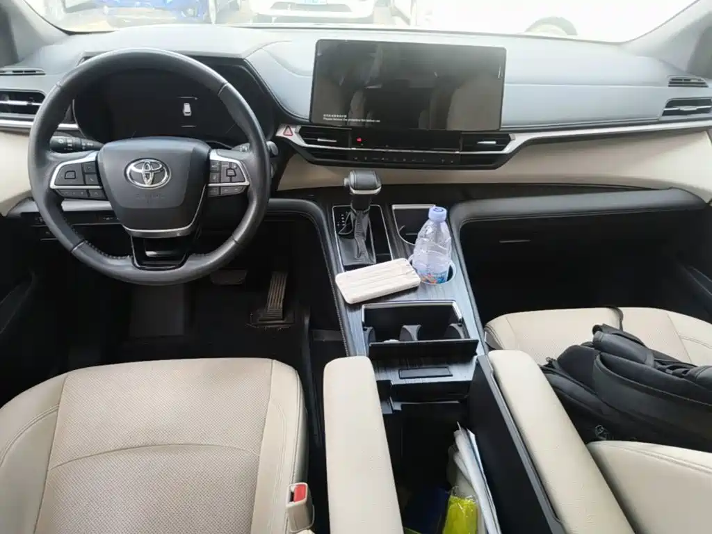 Toyota Sienna — миниатюра 10