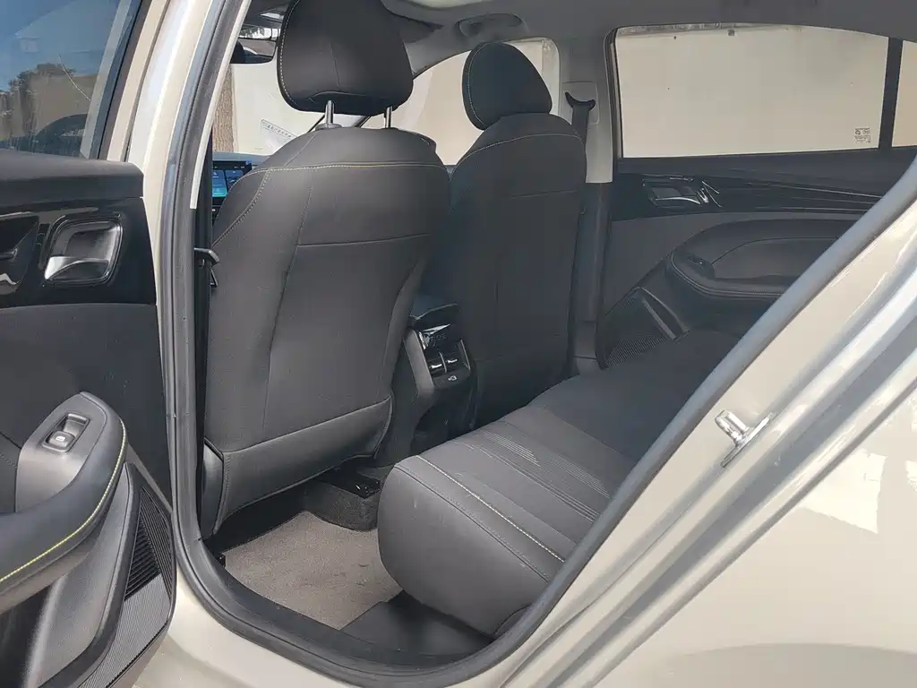 Roewe i5 — миниатюра 6