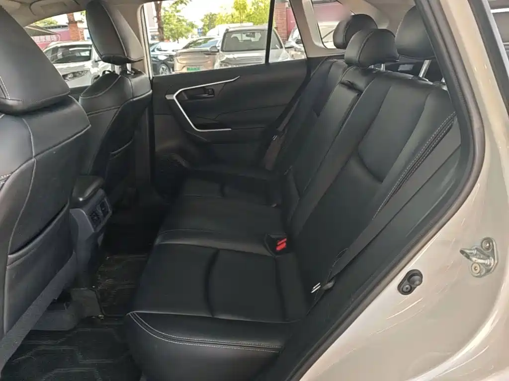 Toyota RAV4 — миниатюра 17