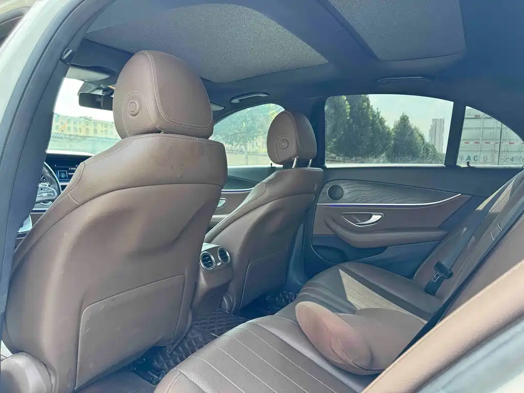 Mercedes-Benz E-Class — миниатюра 6