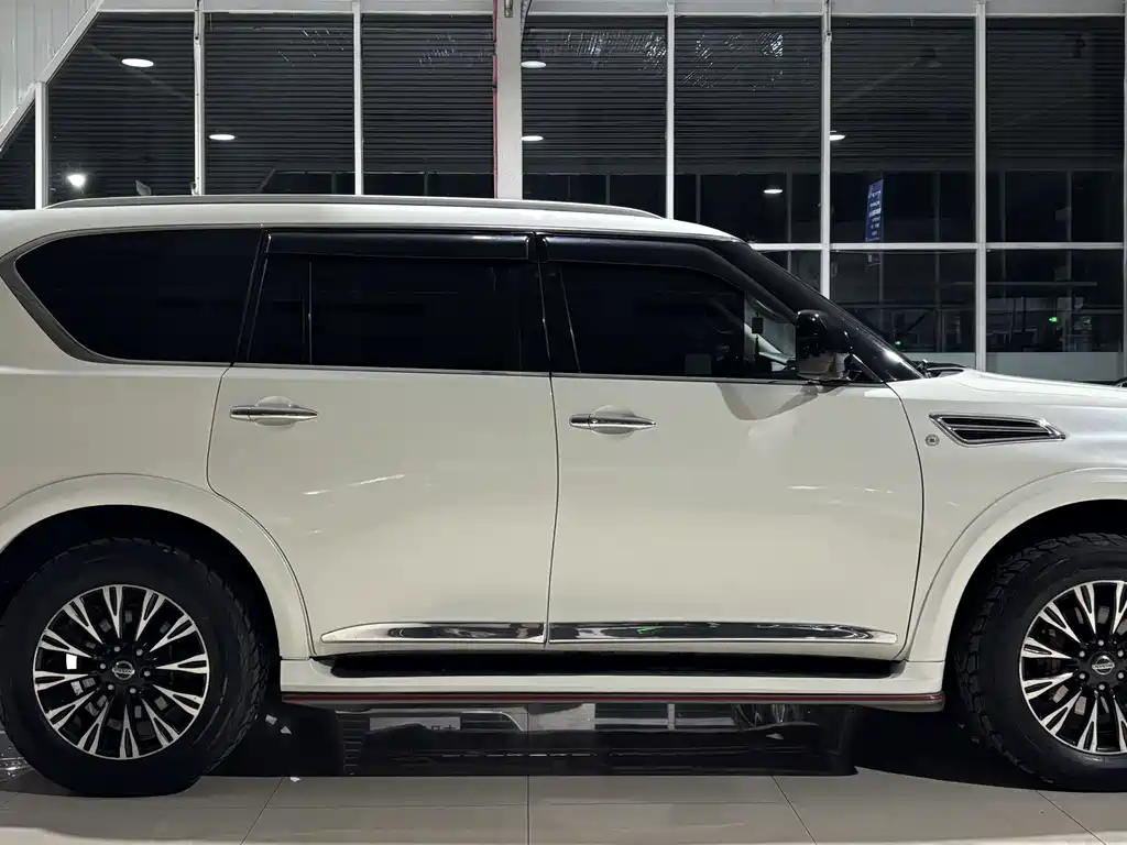 Nissan Patrol — миниатюра 7