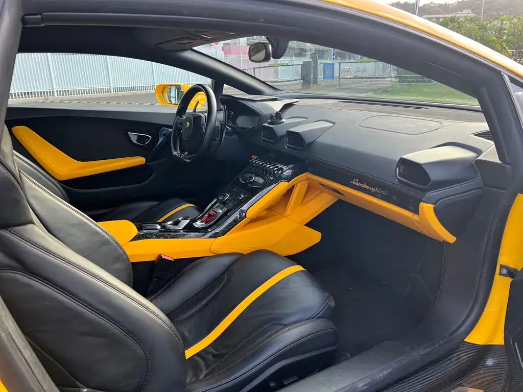 LAMBORGHINI HURACÁN