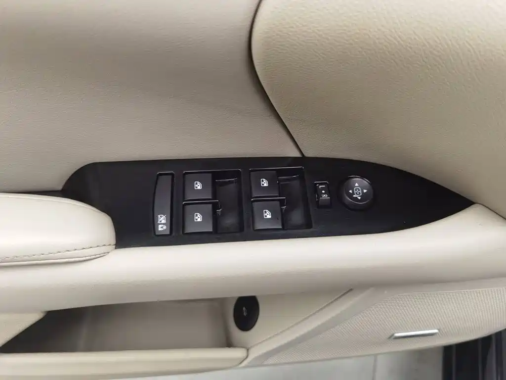 Cadillac XTS — миниатюра 9