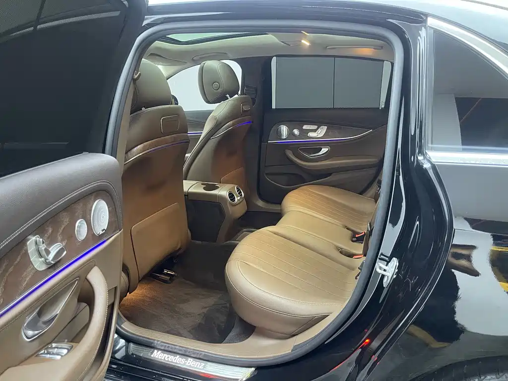Mercedes-Benz E-Class — миниатюра 14