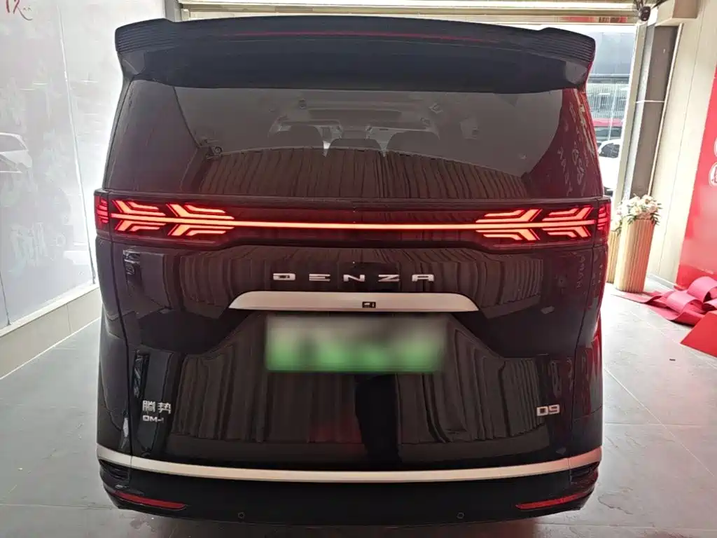 Denza D9 2022 DM-i 1040 Luxury