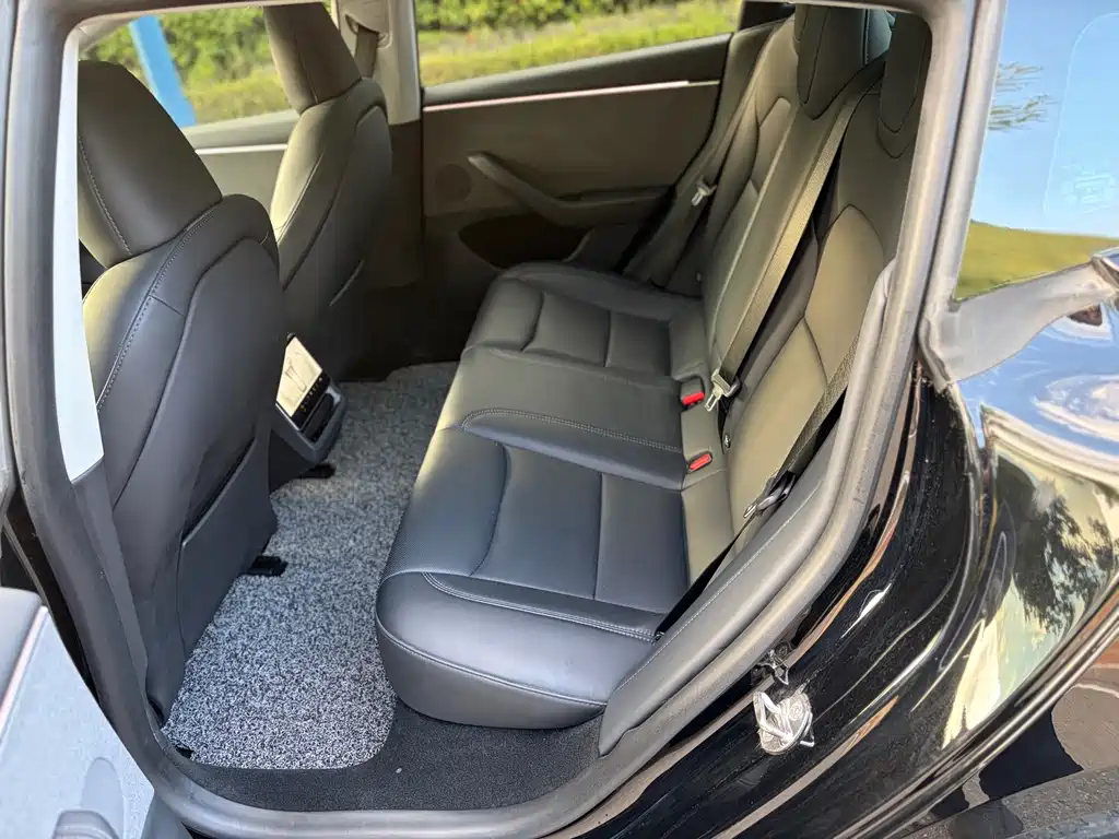 Tesla Model 3 — миниатюра 12