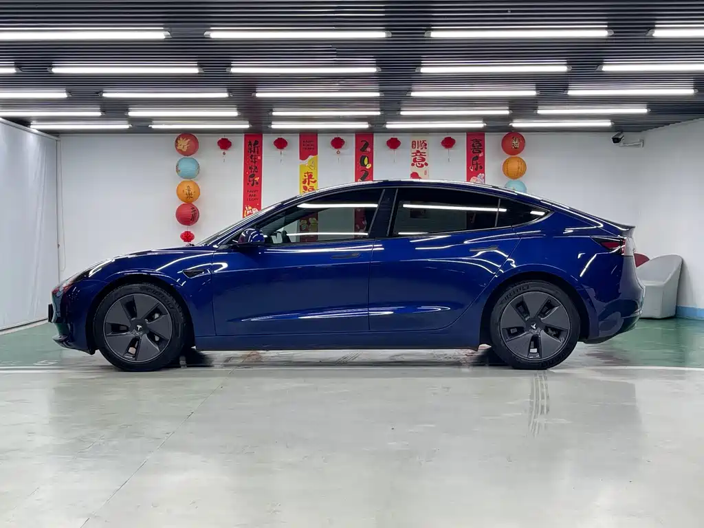 Tesla Model 3 — миниатюра 4