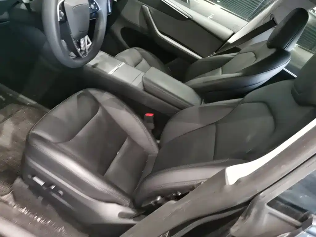 Tesla Model Y — миниатюра 15