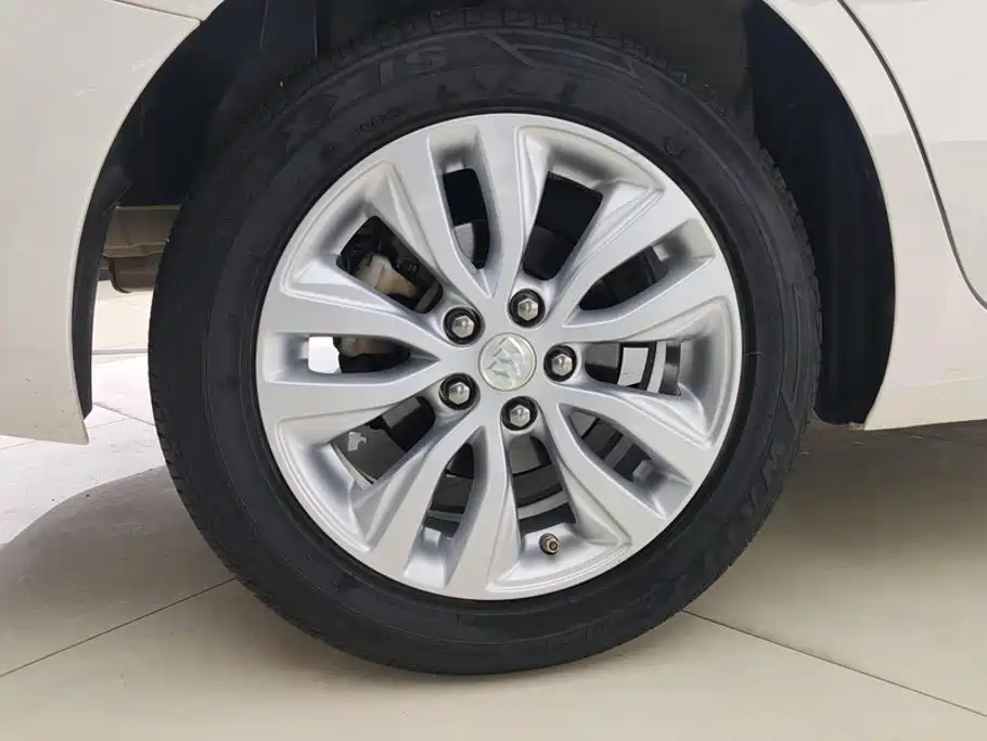Buick Excelle — миниатюра 6