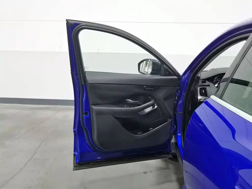 Jaguar E-PACE — миниатюра 8
