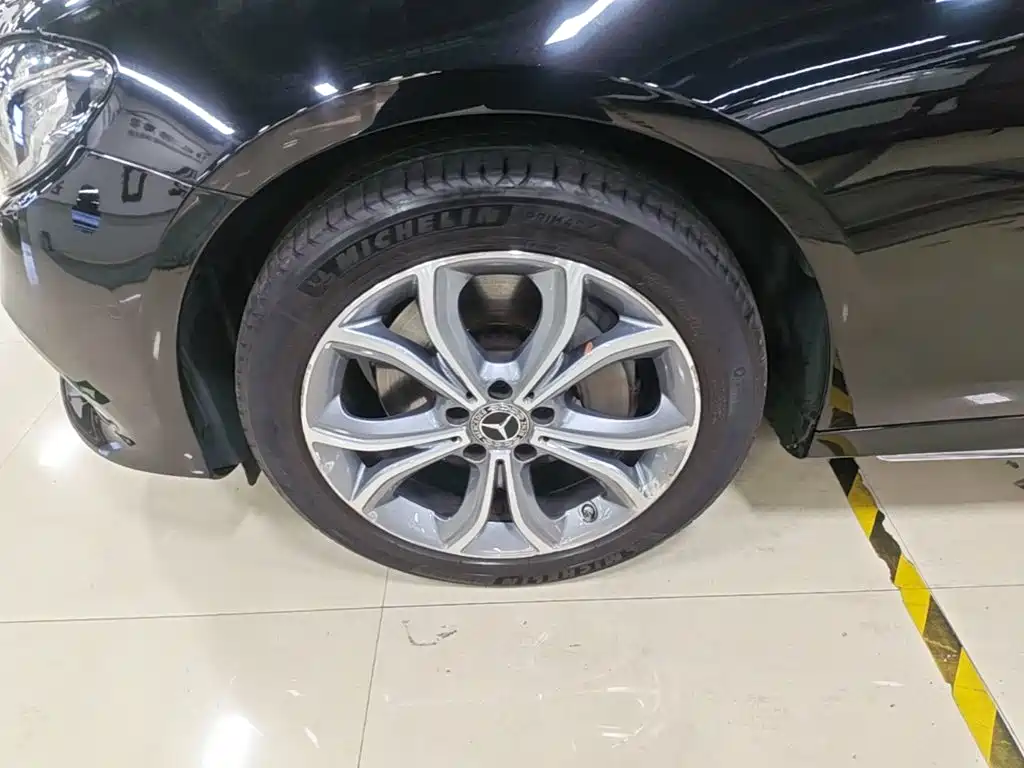 Mercedes-Benz E-Class — миниатюра 23