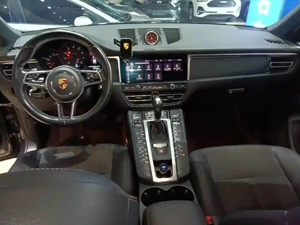 Porsche Macan — миниатюра 10