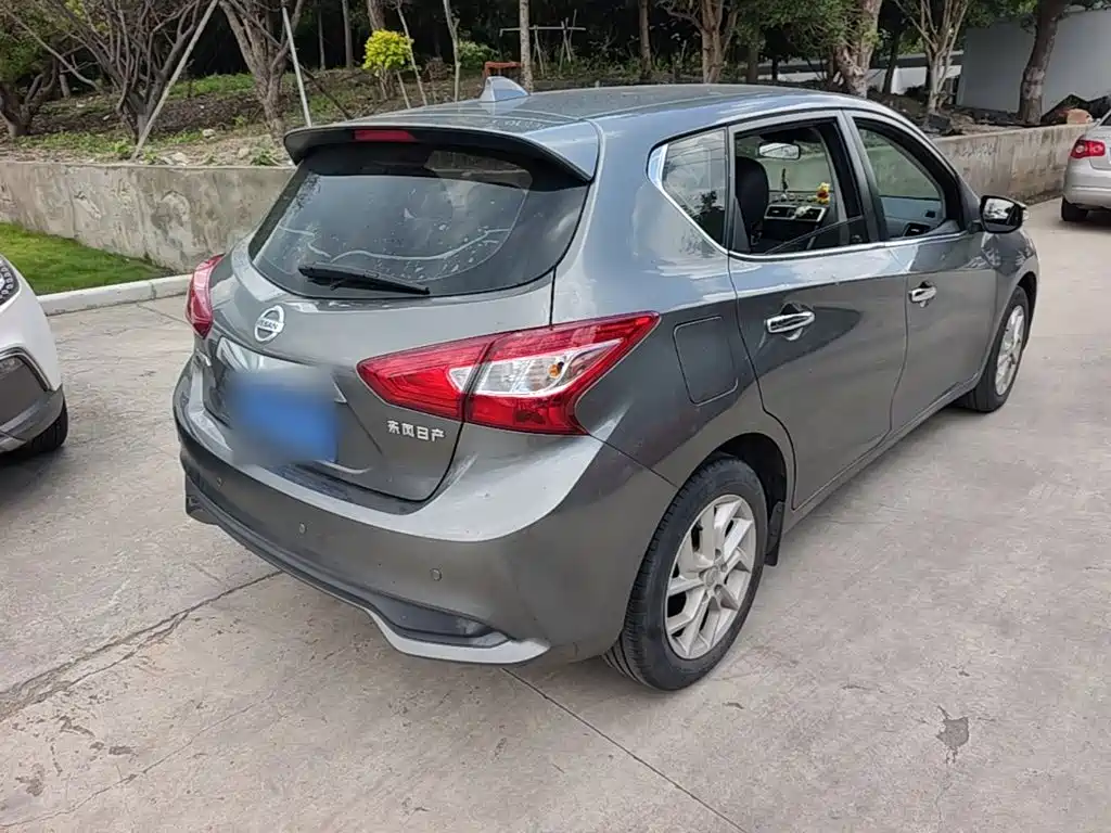 Nissan Tiida — миниатюра 7