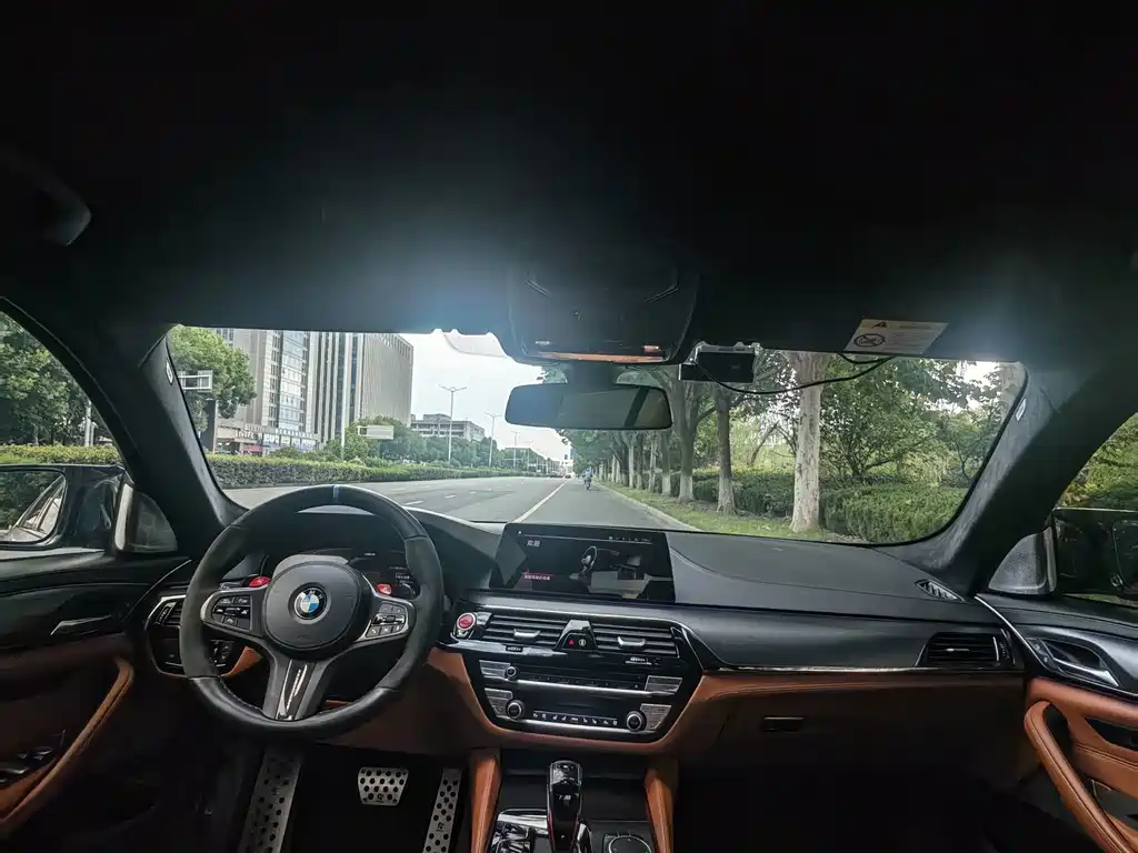 BMW M5 — миниатюра 20