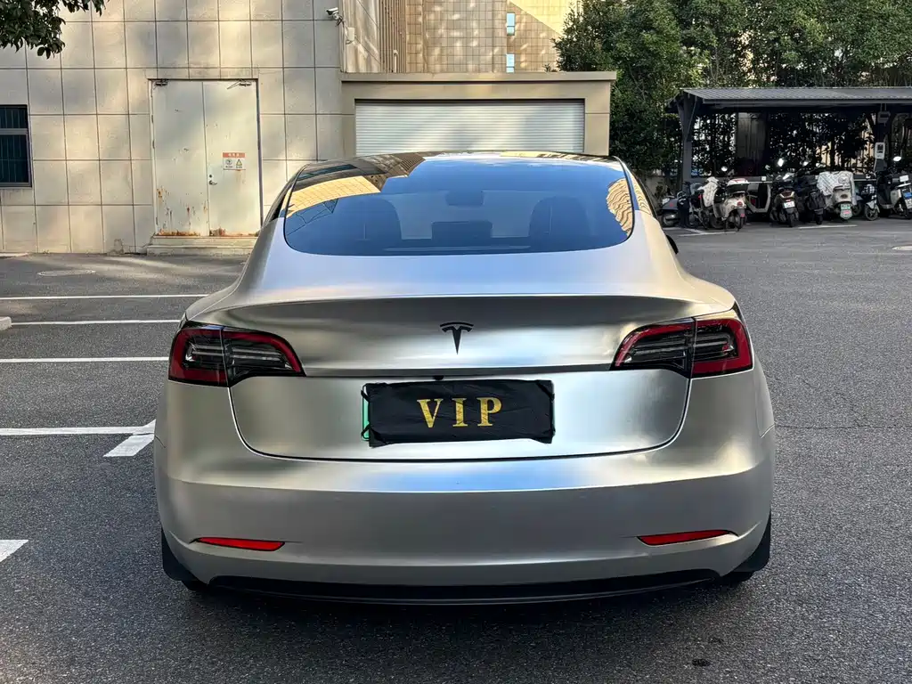 Tesla Model 3 — миниатюра 5