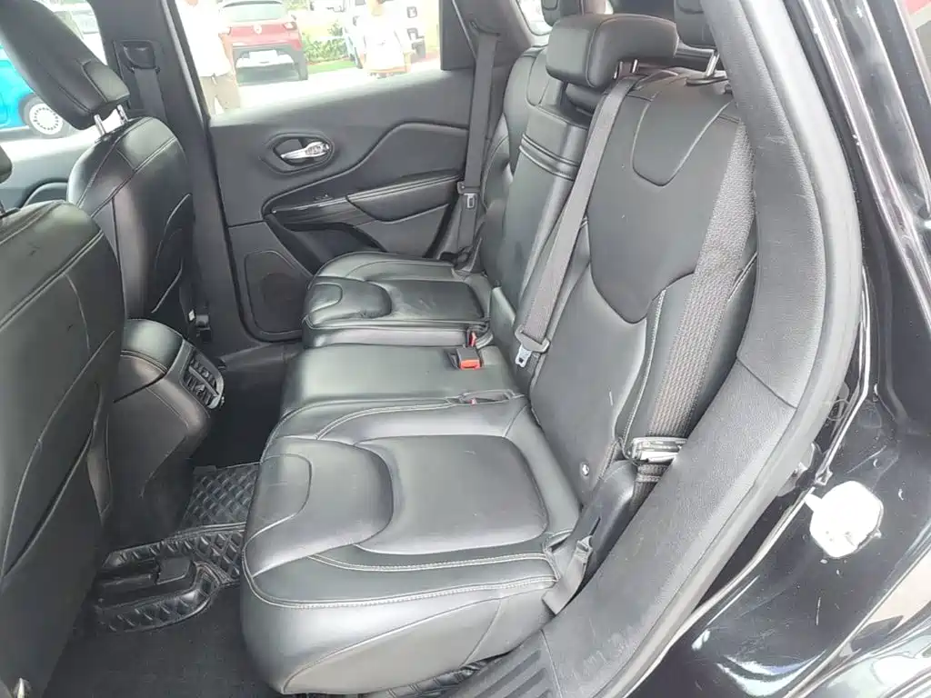 Jeep Cherokee — миниатюра 17