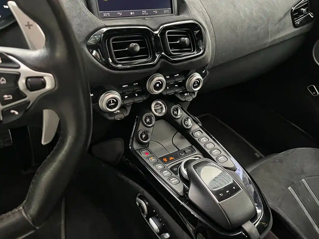 Aston Martin V8 Vantage — миниатюра 14