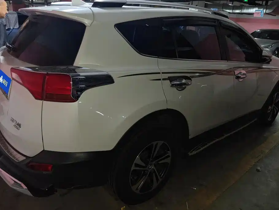 Toyota RAV4 — миниатюра 3