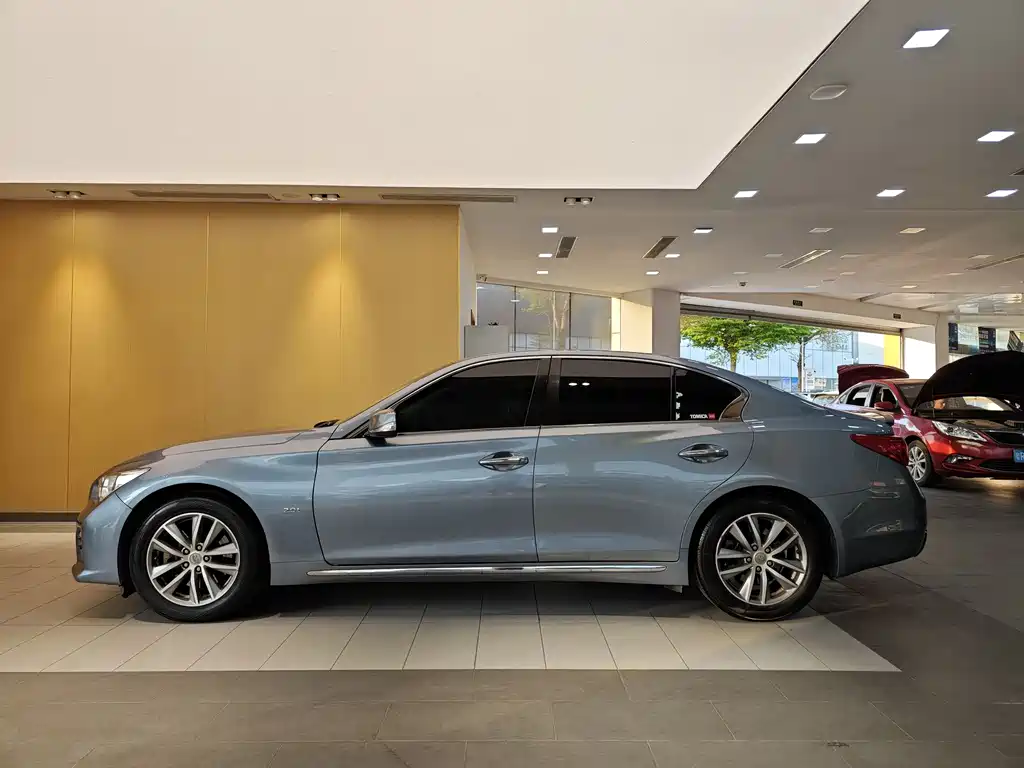 INFINITI Q50L