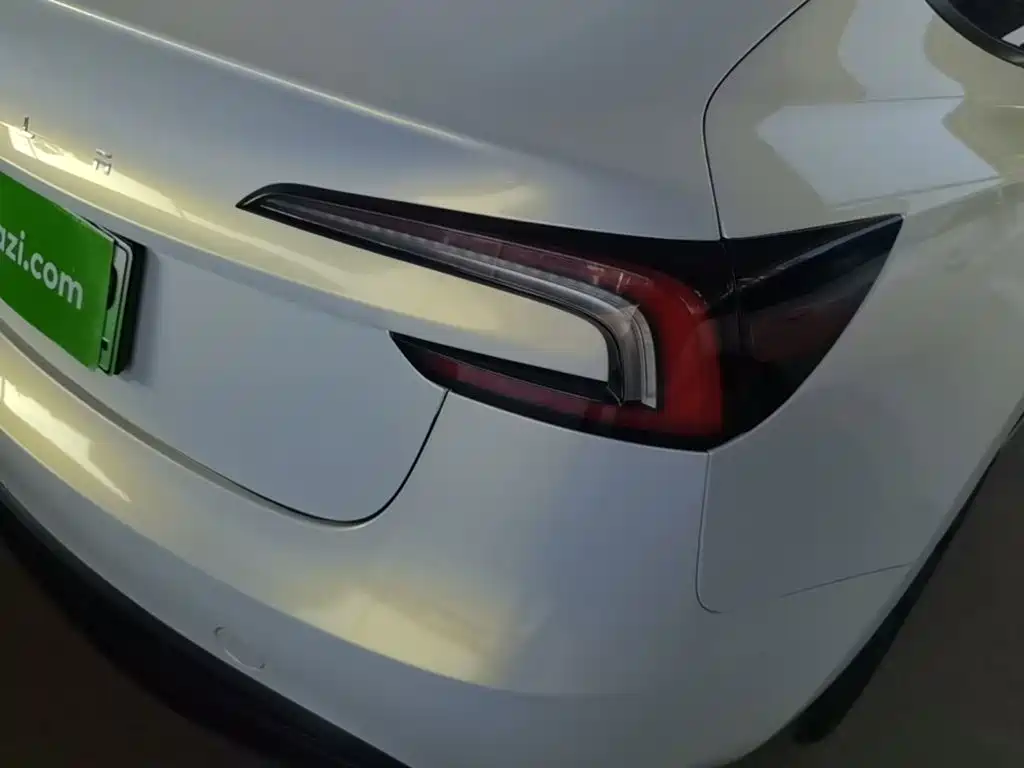 Tesla Model 3 — миниатюра 8