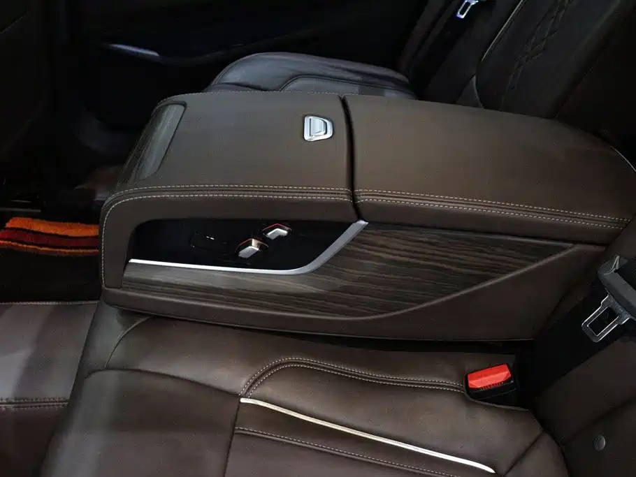 BMW 5 Series New Energy — миниатюра 8