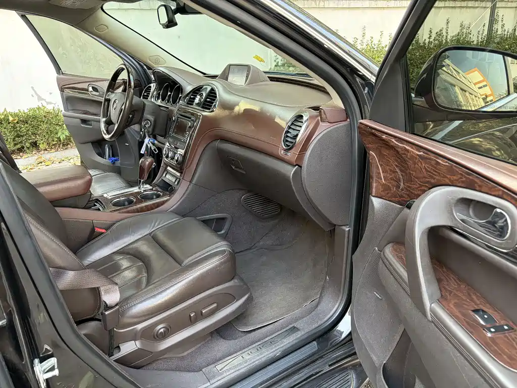 Buick Enclave — миниатюра 8