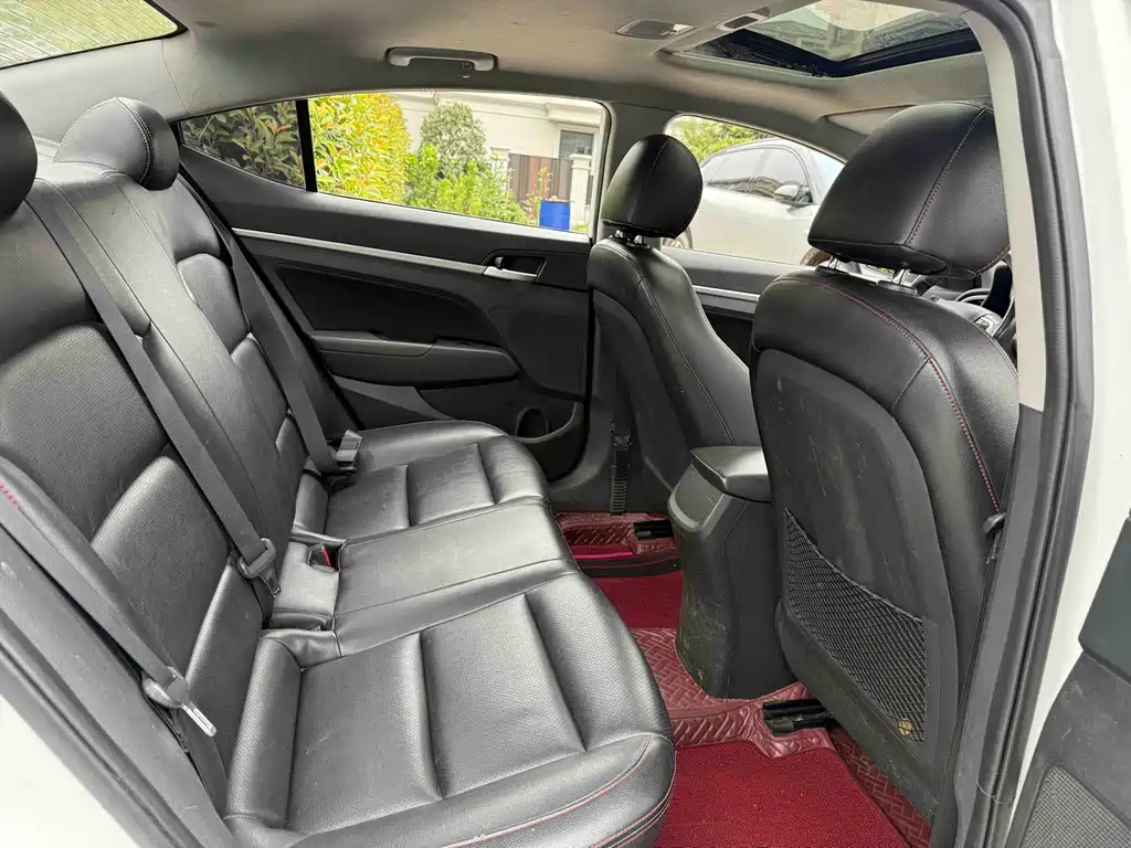Hyundai Elantra — миниатюра 6