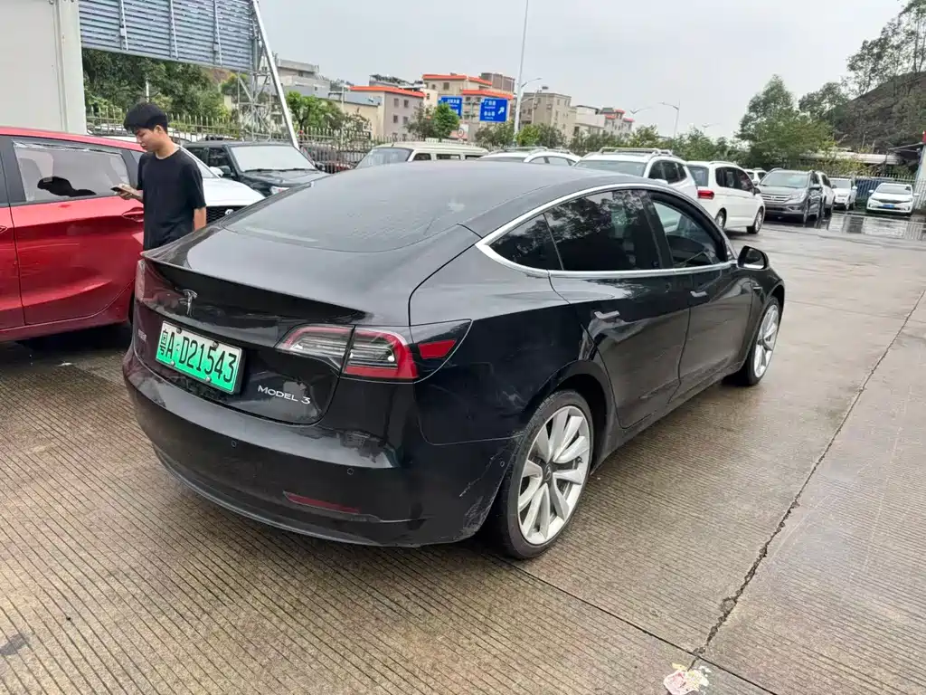 Tesla Model 3 — миниатюра 8