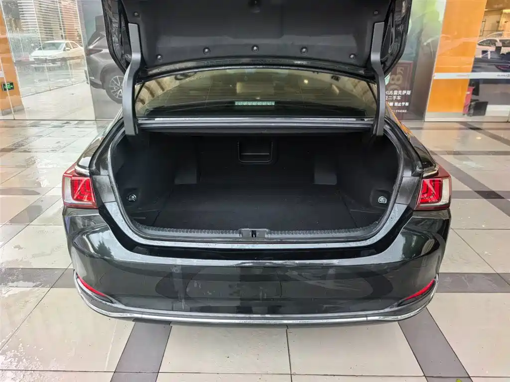 Lexus ES 2021 200