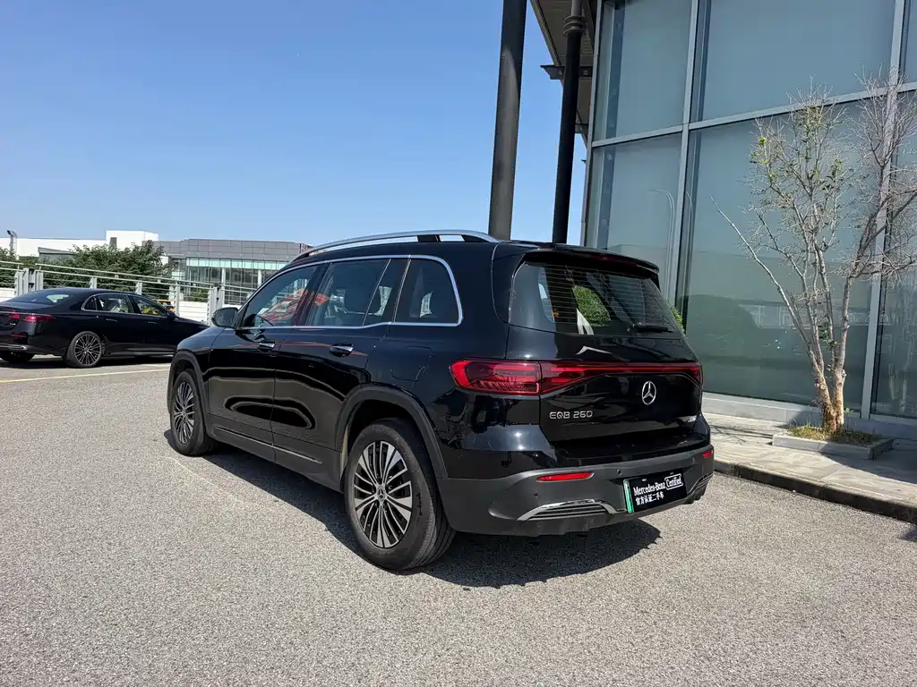 Mercedes-Benz EQB — миниатюра 9