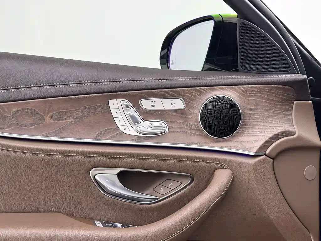 Mercedes-Benz E-Class — миниатюра 17