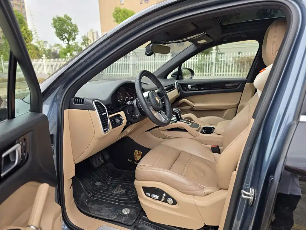 Porsche Cayenne — миниатюра 5
