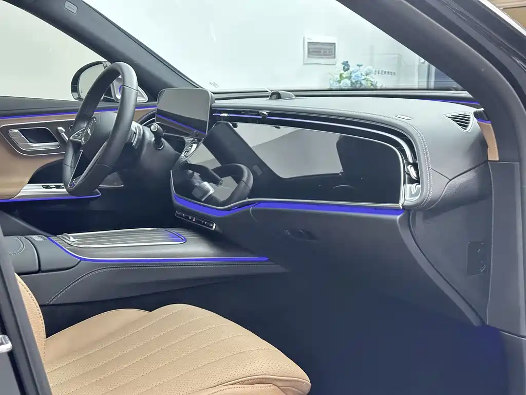Mercedes-Benz E-Class — миниатюра 17
