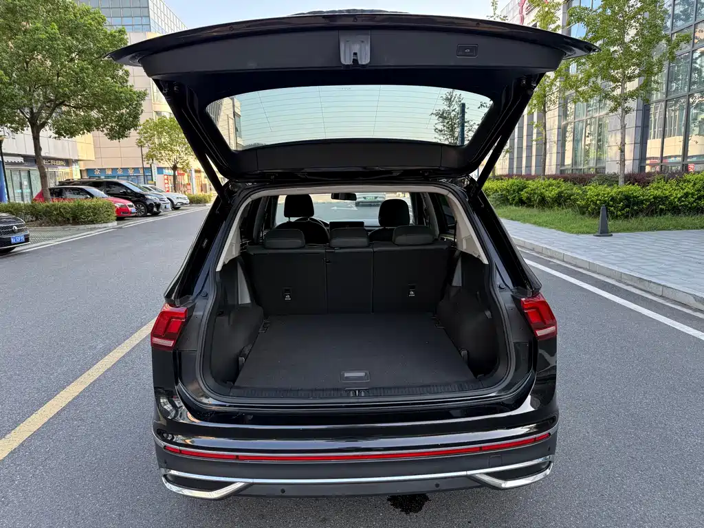Volkswagen Tiguan L — миниатюра 16