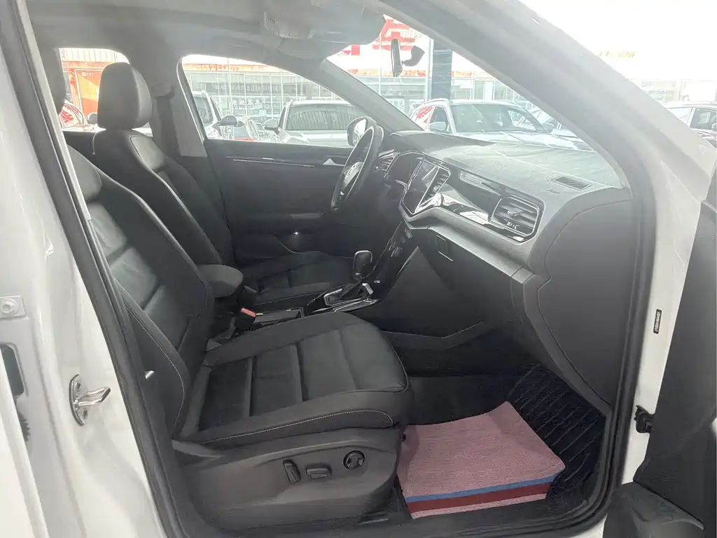 Volkswagen T-Roc — миниатюра 9