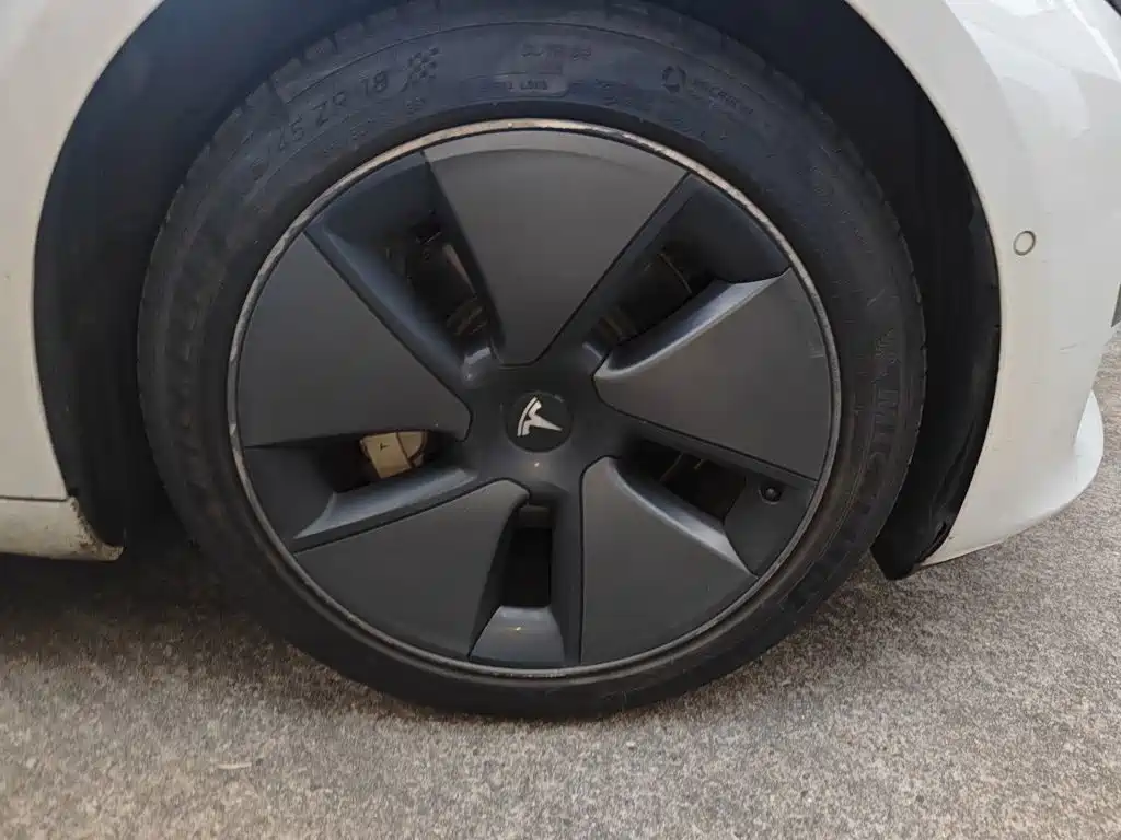 Tesla Model 3 — миниатюра 8