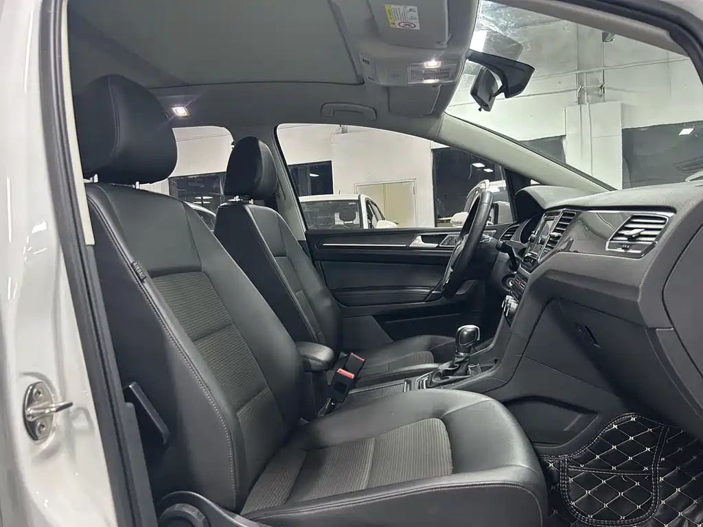 VOLKSWAGEN GOLF*JIAYU