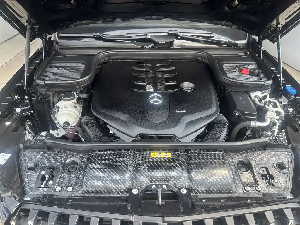 Mercedes-Benz GLS — миниатюра 33